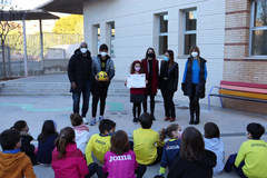 Entrega del premio Educavila Diveraprn al colegio Cervantes 