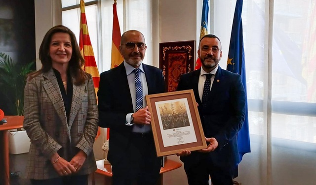 L'alcalde rep Enric Portals i Sonia Snchez Bosquet pel canvi de presidncia en Caixa Rural Vila-real