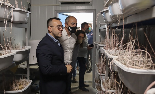 El alcalde visita el insectario de la Cooperativa Catlico Agraria de Vila-real_2