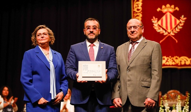 Homenatge als matrimonis que celebren les seues noces d'or