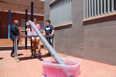 El alcalde visita la II Feria de la Ciencia del colegio Santa Mara_5