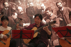 Visita del guitarrista japonés Takeshi Tezuka y sus alumnos a la sala Tárrega del Museo de la Ciudad _3