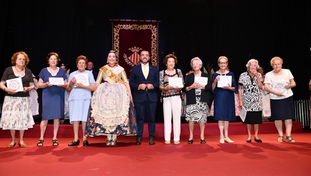 Acte amb motiu del 75 aniversari de reines i dames de la ciutat 