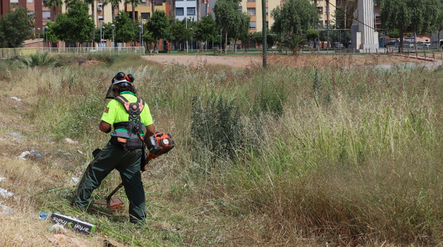 Vila-real es prepara contra els incendis amb la neteja de solars municipals davant el risc per altes temperatures 