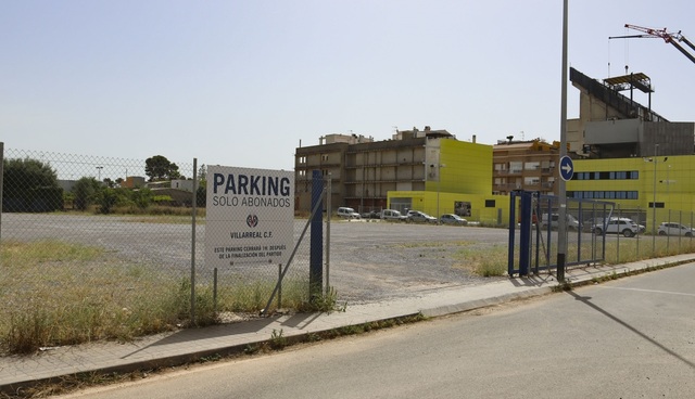 Aparcamiento provisional habilitado con motivo de las obras en el Estadio de la Cermica_1