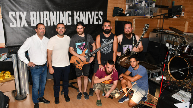 Benlloch felicita el grup Six Burning Knives, que participa en el festival referent del rock metal Resurrection Fest