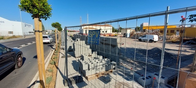 Construcci del mur de seguretat en la subestaci elctrica de la carretera d'Onda