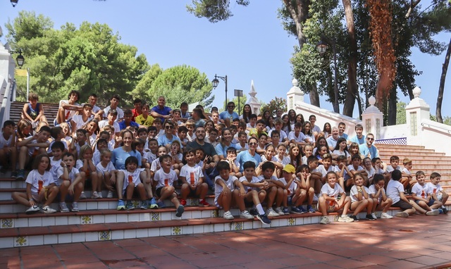 El alcalde visita la Escuela Deportiva de Verano en el Termet