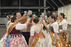 Campaa de reparto de vasos reciclables en las fiestas de la Virgen de Gracia