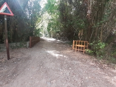 Puertas de acceso instaladas en la ruta botnica