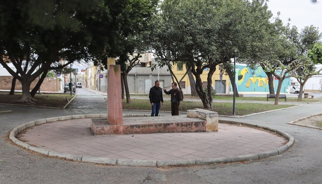 Escultura de Marcelo Díaz en el parque de la calle Encarnación