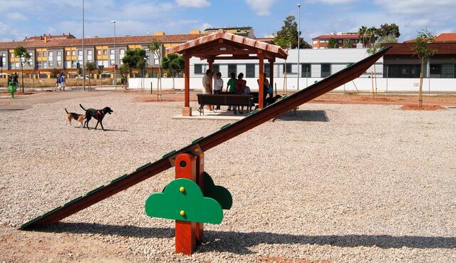 Vila-real ampliarà la xarxa de parcs canins amb un cinqué jardí per a mascotes en la zona d'Alaplana