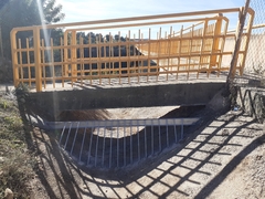 Una reja instalada en la cuneta del puente de la CV-10 evitar que los residuos slidos lleguen al Paisaje Protegido de la Desembocadura del Mijares