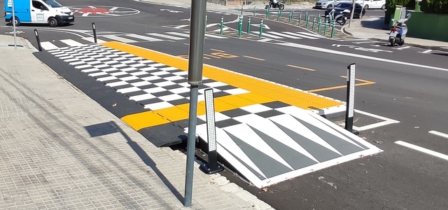 Modelo de plataforma para la parada del bus urbano