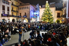 Encesa de l'arbre de Nadal i presentació del Naixement en la plaça de la Vila_1
