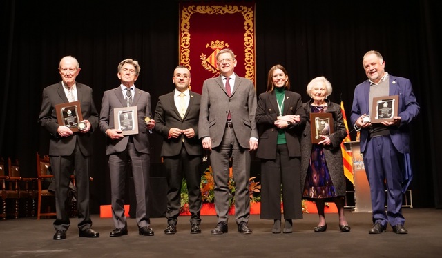 Lliurament de medalles d'or a Porcelanosa, Enric Arens i l'orde Carmelita, i nomenament de Diego Dualde com a Fill Predilecte