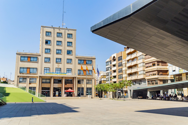 Plaza Mayor y Ayuntamiento de Vila-real 