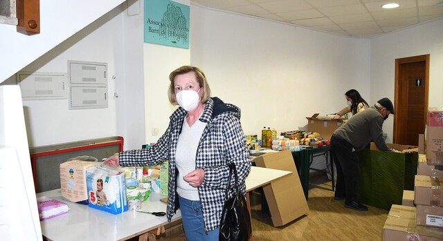 Recogida de alimentos y materiales para Ucrania en la asociación de vecinos del Hospital
