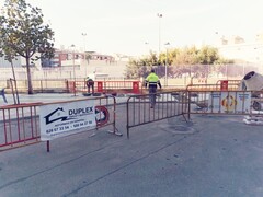 Obres per a reparar la vorera al costat de la squia Major_1