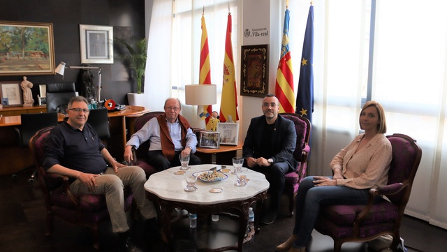 Reuni de l'alcalde amb representants de l'Associaci Castell Contra el Cncer