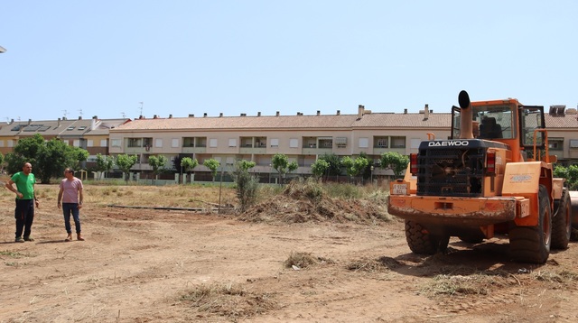 Trabajos de adecuacin de una zona de aparcamiento en el entorno de la antigua Herarbo