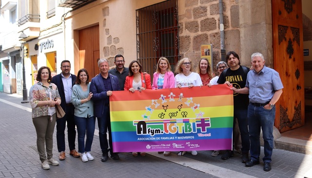 Pancarta amb motiu del dia de l'Orgull LGTBI