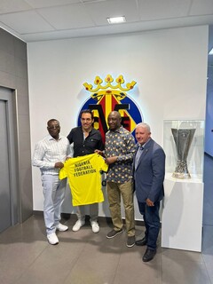 Visita del president de la Federaci de Futbol de Nigria