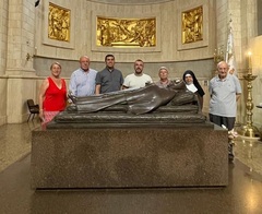 Visita del prroco de Torrehermosa a San Pascual