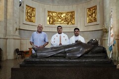 Visita del prroco de Torrehermosa a San Pascual_1