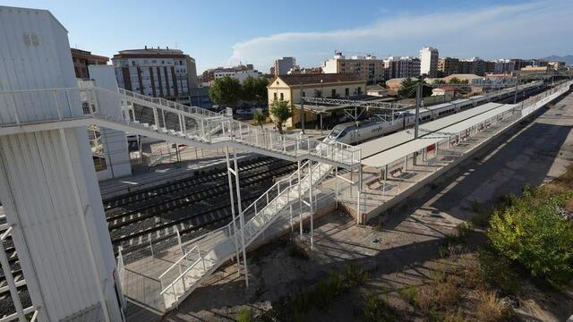 Pasarela elevada de la estacin de tren de Vila-real