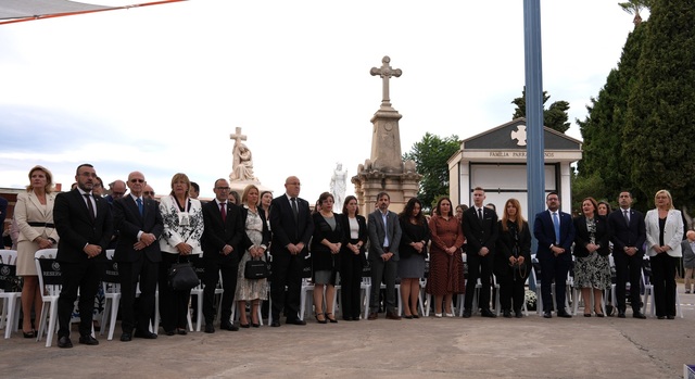 Misa de Todos los Santos en el Cementerio Municipal