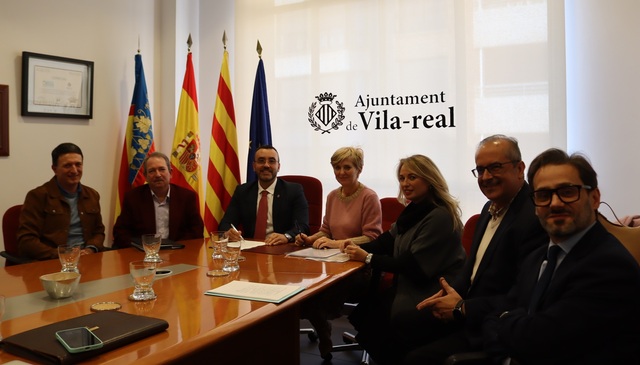 Firma de la compra de la casa museo de Vicente Llorens Poy