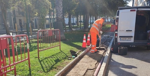 Obras de reparacin de aceras en la plaza Sant Ferran_1