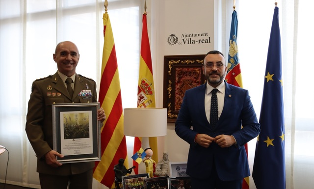 L'alcalde rep el subdelegat de Defensa, el coronel Luis Manuel Monz