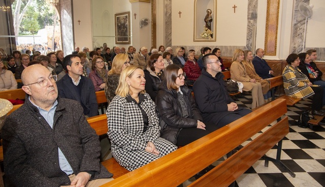 Misa y reparto de panecillos por la fiesta de Sant Antoni