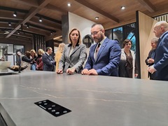 Visita del alcalde y la corporacin municipal a la XXX Muestra Internacional de Porcelanosa