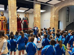 Visita dels alumnes del collegi Consolaci a l'Ajuntament