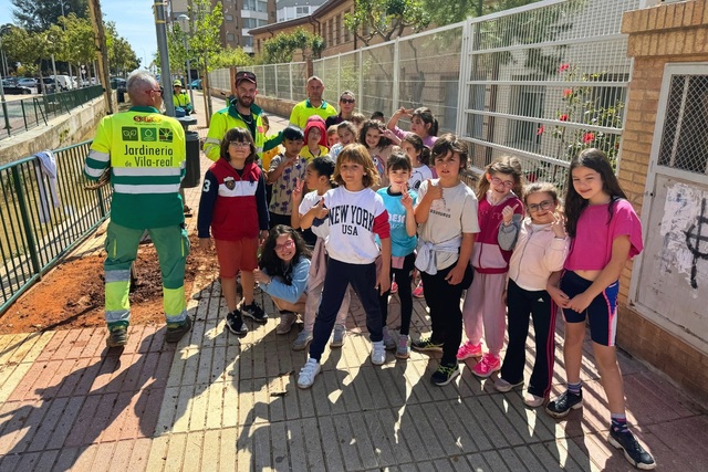 Plantaci d'arbres al costat del collegi Cervantes_3