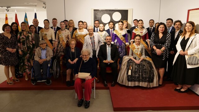 Homenaje a la mujer y el hombre de mayor edad SP24