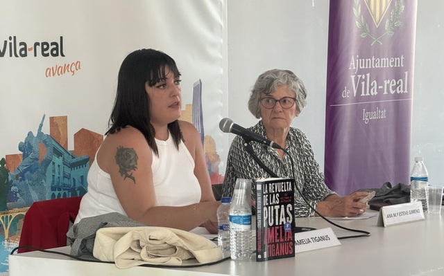 Conferencia de la Escuela de Igualdad a cargo de la escritora y activista feminista Amelia Tiganus
