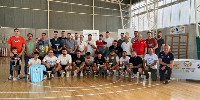 Entrega de trofeos de los juegos deportivos locales de invierno