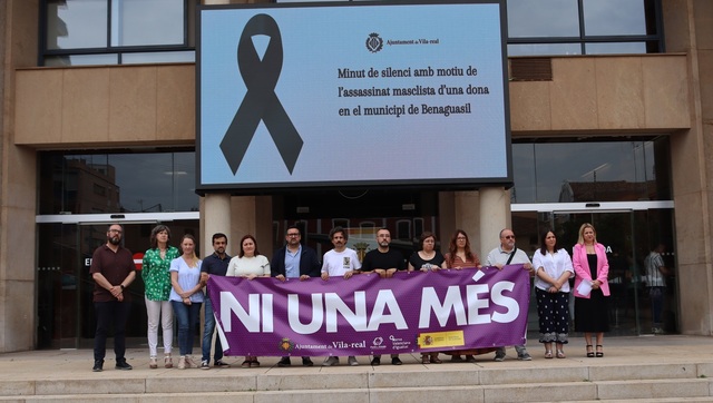 Minuto de silencio por el asesinato de una mujer en Benaguasil