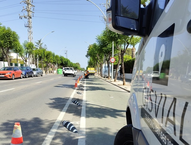 Renovacin de bolardos en el carril bici al Termet