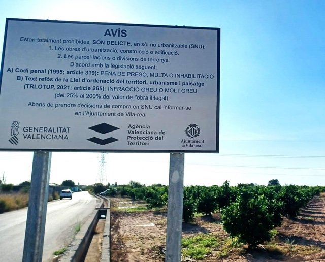 Cartells d'avs en sol no urbanitzable