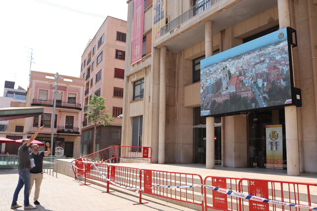 Desprendimientos de la fachada del Ayuntameinto