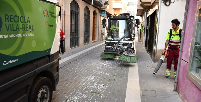 Labores de limpieza viaria tras las fiestas