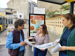 Colocacin de pictogramas en el bus Groguet en colaboracin con VILATEA_2