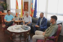  L'alcalde rep als investigadors Jaime Gonzlez i Pablo Serna, collaboradors de la Ctedra d'Innovaci Cermica