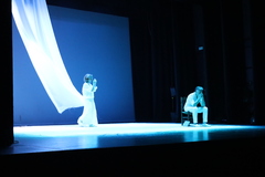 Representaci del recital 'Estells, la nostra veu' per als alumnes de batxillerat