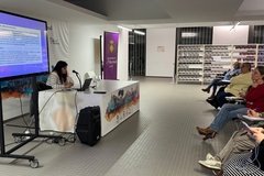 La vicealcaldesa, Maria Fajardo, y la docente Silvia Marcos, en la inauguracin de 'l'Escola d'Igualtat'